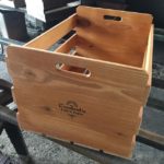 マルシェボックス　オリジナルロゴつき　取手付きの木箱