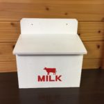 レトロな牛乳箱 大きな特別サイズの 牛さんロゴ入りMILK BOX ✨✨